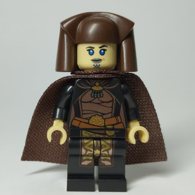 Luminara Unduli, Dark Brown Hat and Cape