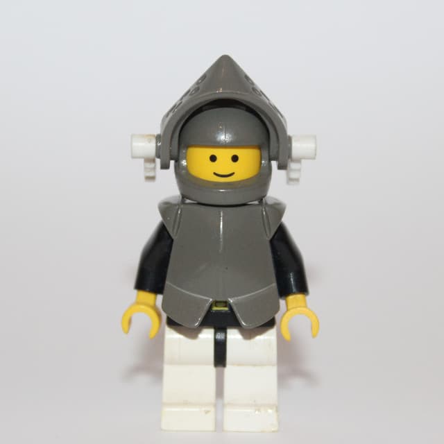 Knight (Breastplate on Blue) - White Legs, White Dragon Plume