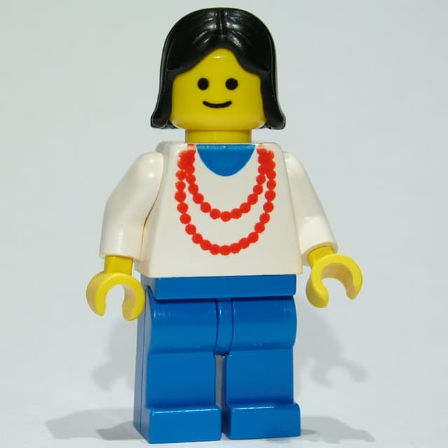 Woman, White Top with Red Necklace, Blue Legs, Black Hair (3626b Head)