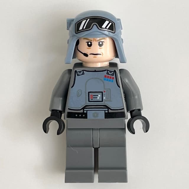 General Maximillian Veers, Sand Blue Helmet with Visor