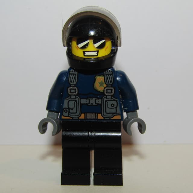 Duke DeTain, Black Helmet with Visor