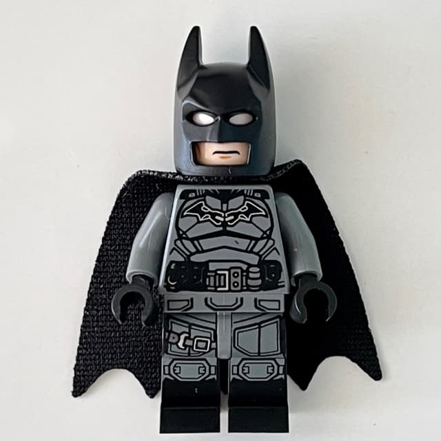 Batman, Dark Bluish Gray Suit, Black Cape and Cowl, Light Nougat Head, Dark Bluish Gray Hips, Black Legs