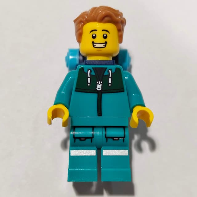 Hiker, Dark Turquoise Tracksuit, Medium Nougat Hair, Backpack